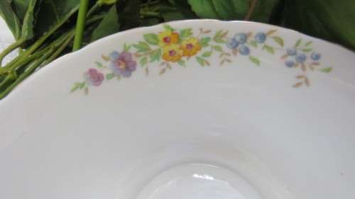 Lovely Vintage Tuscan Fine English Bone China `Provence` Pattern Sugar Bowl H: 6,5 cm D: 13 cm