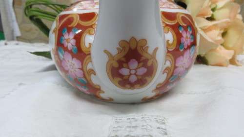 Beautiful Floral/Bird Round Porcelain Teapot With Gold Trim. Made in China H: 10 cm