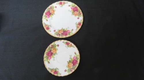 Pretty Vintage Royal Albert Bone China `Old Country Roses` Trio