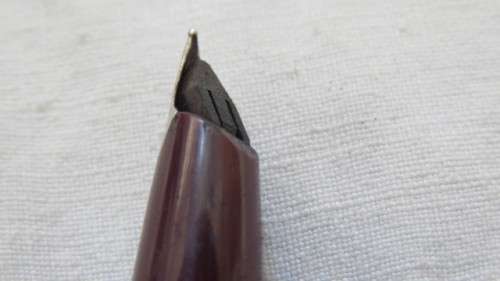 Vintage Sheaffer Quasi Imperial 330 Burgundy Fountain Pen With Steel Inlaid Nib. No Ink. L: 12,8cm