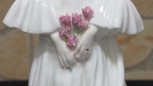 Stunning Vintage Coalport Bone China Ladies of Fashion `The Bride` Figurine H: 23cm