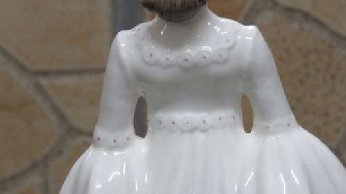 Stunning Vintage Coalport Bone China Ladies of Fashion `The Bride` Figurine H: 23cm