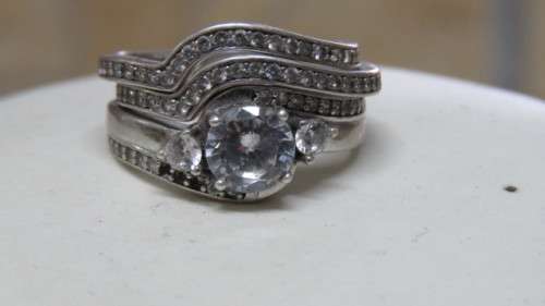 Gorgeous Sterling Silver Cuddle Triple Set Ring With Clear Stones Size R 7.7g