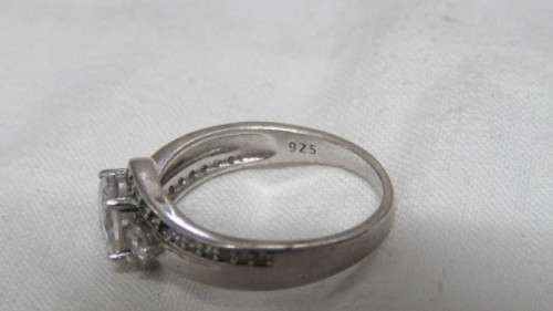 Gorgeous Sterling Silver Cuddle Triple Set Ring With Clear Stones Size R 7.7g