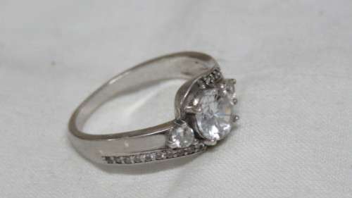 Gorgeous Sterling Silver Cuddle Triple Set Ring With Clear Stones Size R 7.7g
