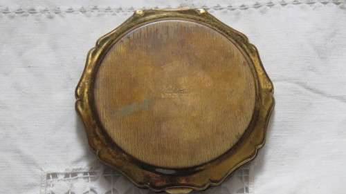 Beautiful Vintage Stratton Enamel Burgundy Turtle Shell Pattern Powder Compact 8 x 8,5cm
