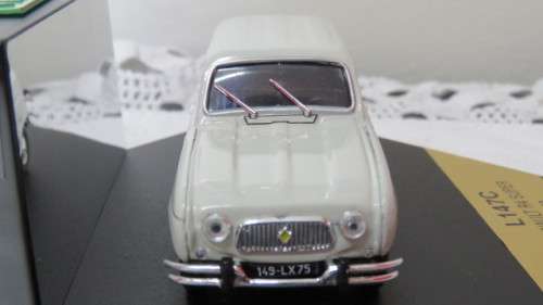 Awesome Boxed Vitesse Limited Edition (0984/2000) L147C Renault R4 Super 1962 L: 8,5cm