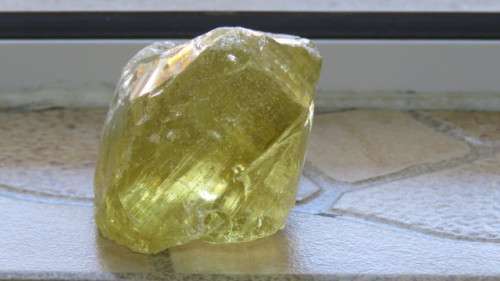 Stunning Golden Apatite Natural Stone Crystal 6,5 x 5,5 x 4 cm