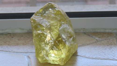 Stunning Golden Apatite Natural Stone Crystal 6,5 x 5,5 x 4 cm