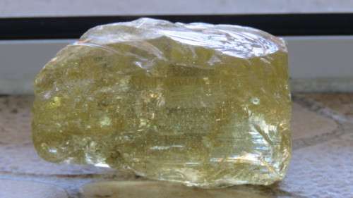 Stunning Golden Apatite Natural Stone Crystal 6,5 x 5,5 x 4 cm