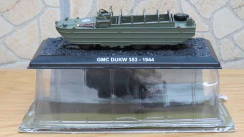 Boxed Amercom Collection GMC DUKW 353 - 1944 U.S. Military Vehicle Scale 1:72 L: 135 mm