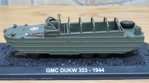 Boxed Amercom Collection GMC DUKW 353 - 1944 U.S. Military Vehicle Scale 1:72 L: 135 mm
