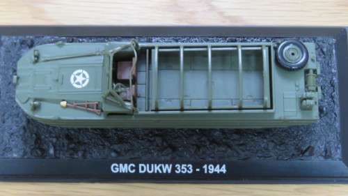 Boxed Amercom Collection GMC DUKW 353 - 1944 U.S. Military Vehicle Scale 1:72 L: 135 mm
