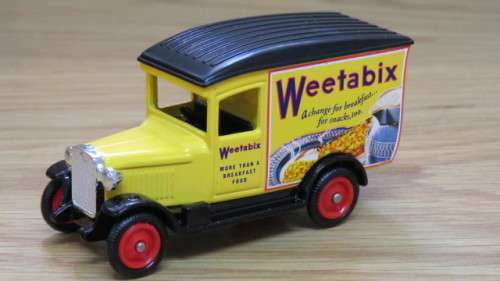 Boxed Vintage Corgi Limited Edition Days Gone 10 cwt Light Van Weetabix DG021063 L: 8cm