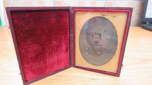 Lot of Three Victorian Ambrotypes and One Daguerreotype in Full Split Cases. Details in Description
