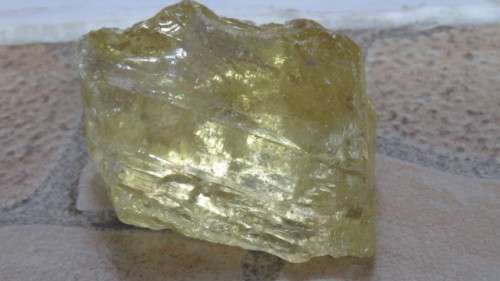 Gorgeous Golden Apatite Natural Stone Crystal 6,5 x 4 x 3,5 cm