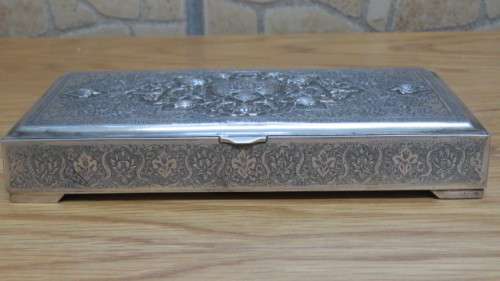 Superb Vintage Ornately Decorated Silver Plate Hinged Footed Cigarette Box 16 x 8,5 x 2 cm