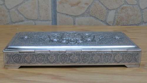 Superb Vintage Ornately Decorated Silver Plate Hinged Footed Cigarette Box 16 x 8,5 x 2 cm