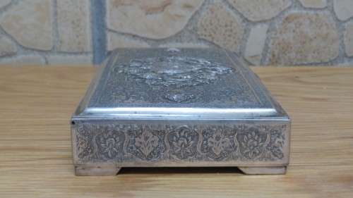 Superb Vintage Ornately Decorated Silver Plate Hinged Footed Cigarette Box 16 x 8,5 x 2 cm