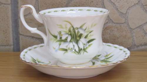 Vintage Royal Albert Bone China Flower of the Month Series (January) `Snowdrop` Teacup and Saucer