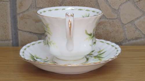 Vintage Royal Albert Bone China Flower of the Month Series (January) `Snowdrop` Teacup and Saucer