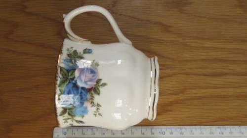 Wonderful Vintage Royal Albert Bone China `Moonlight Rose` Montrose Cup H: 8,5 cm