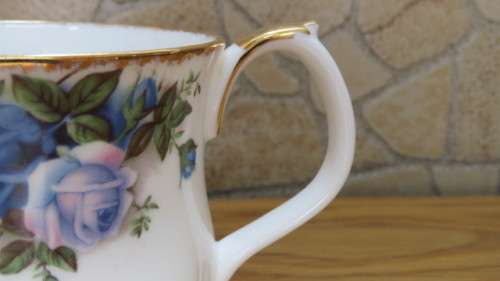 Wonderful Vintage Royal Albert Bone China `Moonlight Rose` Montrose Cup H: 8,5 cm