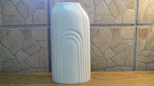 Lovely Vintage Cream Ceramic Linear Vase H: 20,5 cm