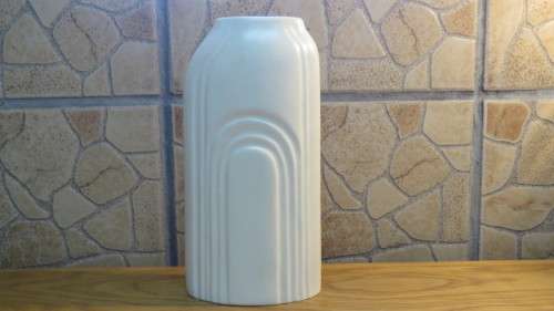 Lovely Vintage Cream Ceramic Linear Vase H: 20,5 cm