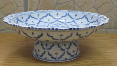 Lovely Vintage Thai Ceramic Dish/Tray With Thai Design H: 8 cm