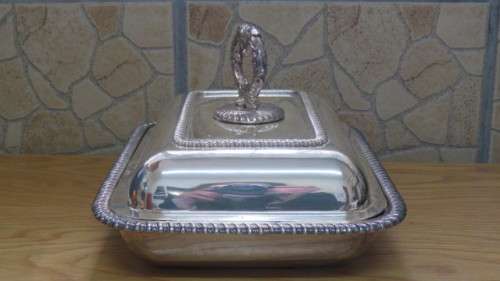 Beautiful Vintage Silver Plate Rectangular Lidded Entree Dish With Ornate Finial 21 x 28 cm