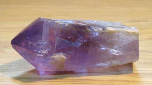 Stunning Amethyst Generator Point With a Whisper of Smoky Quartz Crystal 7,5 x 4 x 3cm