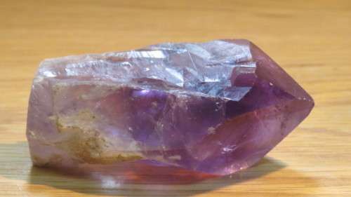Stunning Amethyst Generator Point With a Whisper of Smoky Quartz Crystal 7,5 x 4 x 3cm