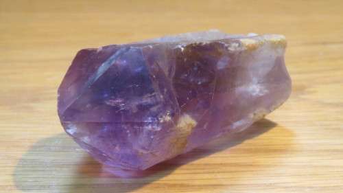 Stunning Amethyst Generator Point With a Whisper of Smoky Quartz Crystal 7,5 x 4 x 3cm