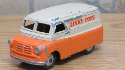 Lovely Vintage Dinky Toys Bedford Van L: 8 cm