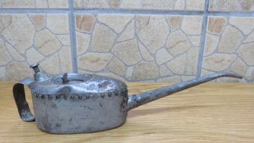 Superb Vintage Metal 1/2 Pint Kayes of Leeds `Pie Crust` Long Nosed Oil Can Cir. 1920s L: 28,5 cm