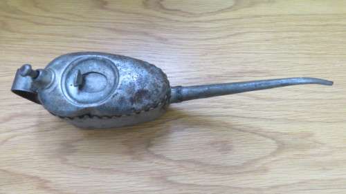 Superb Vintage Metal 1/2 Pint Kayes of Leeds `Pie Crust` Long Nosed Oil Can Cir. 1920s L: 28,5 cm