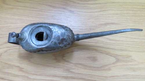 Superb Vintage Metal 1/2 Pint Kayes of Leeds `Pie Crust` Long Nosed Oil Can Cir. 1920s L: 28,5 cm