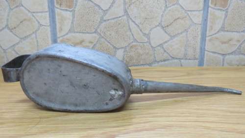 Superb Vintage Metal 1/2 Pint Kayes of Leeds `Pie Crust` Long Nosed Oil Can Cir. 1920s L: 28,5 cm