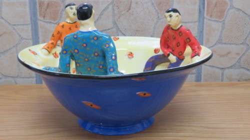 Unique Vintage 2007 South African Hand Thrown Ceramic Bowl With Three Standing Figures D: 22,5 cm