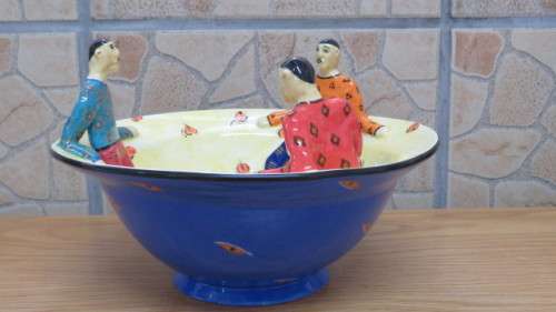 Unique Vintage 2007 South African Hand Thrown Ceramic Bowl With Three Standing Figures D: 22,5 cm