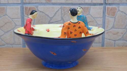 Unique Vintage 2007 South African Hand Thrown Ceramic Bowl With Three Standing Figures D: 22,5 cm