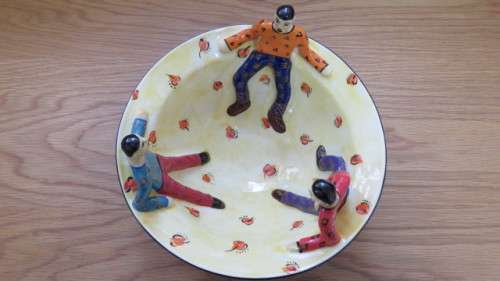 Unique Vintage 2007 South African Hand Thrown Ceramic Bowl With Three Standing Figures D: 22,5 cm