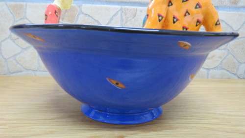 Unique Vintage 2007 South African Hand Thrown Ceramic Bowl With Three Standing Figures D: 22,5 cm