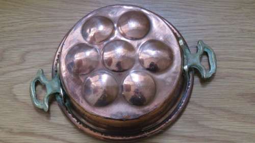 Wonderful Vintage Copper 6-Egg Poacher/Escargot Pan With Brass Handles D: 16 cm H: 5 cm