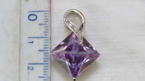 Vintage Sterling Silver and Amethyst Coloured Stone Pendant With Clear Stones 2,8 x 2 cm 5.5 g