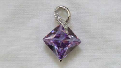 Vintage Sterling Silver and Amethyst Coloured Stone Pendant With Clear Stones 2,8 x 2 cm 5.5 g