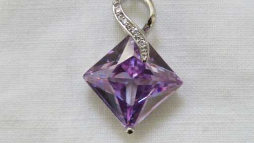 Vintage Sterling Silver and Amethyst Coloured Stone Pendant With Clear Stones 2,8 x 2 cm 5.5 g