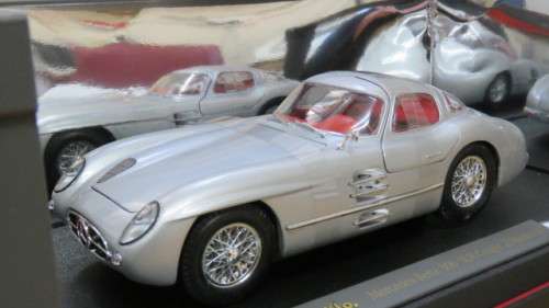 Vintage Boxed Maisto `Premiere Edition` #36898 Mercedes-Benz 300 SLR Coupe `Unlenhaut` Scale 1:18