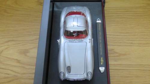 Vintage Boxed Maisto `Premiere Edition` #36898 Mercedes-Benz 300 SLR Coupe `Unlenhaut` Scale 1:18